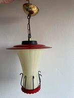 mooie vintage hanglamp rood metaal met glas, Huis en Inrichting, Lampen | Hanglampen, Ophalen of Verzenden, Gebruikt, Metaal, Minder dan 50 cm