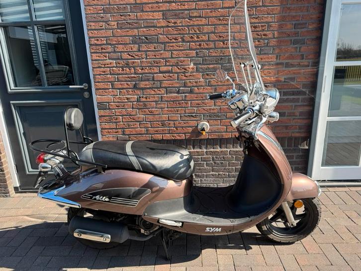 Sym Allo / 1e eigenaar / zonnescherm/rugsteun / druppellader, Fietsen en Brommers, Scooters | SYM, Zo goed als nieuw, Allo, Benzine