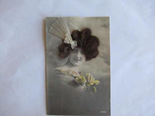 Oude ansichtkaart vrouw met weelderig kapsel van echt haar, Verzamelen, Ansichtkaarten | Themakaarten, Ongelopen, Voor 1920, Overige thema's