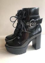 Bershka 36 plateaulaarzen, Kleding | Dames, Schoenen, Ophalen of Verzenden, Zo goed als nieuw, Zwart