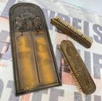 Antiek 1920-1930 borstelrek Volendam Latoen koper borstels, Antiek en Kunst, Curiosa en Brocante, Ophalen of Verzenden