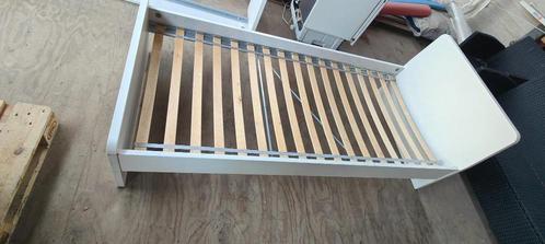 2 witte bedonderstellen/ ledikanten van Ikea(Askvoll serie), Huis en Inrichting, Slaapkamer | Bedden, Eenpersoons, 90 cm, 200 cm