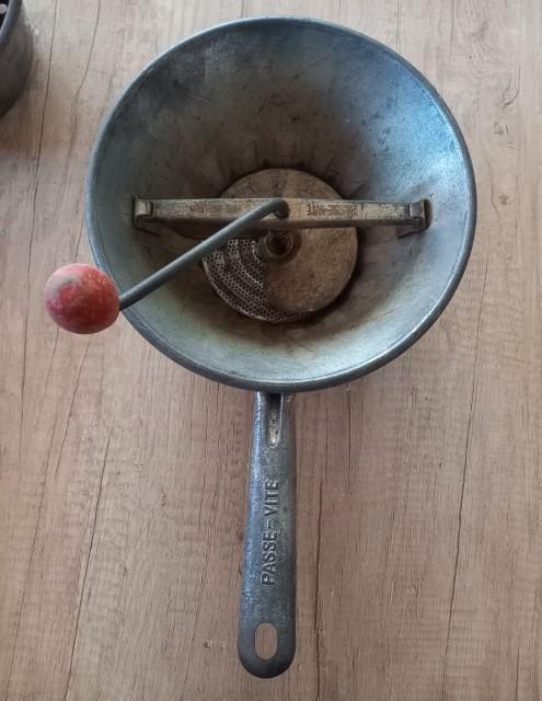 * Vintage pureemolen, passeerzeef, roerzeef Belgium *, Antiek en Kunst, Antiek | Keukenbenodigdheden, Ophalen of Verzenden