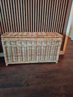 Grote rieten/rotan mand uit woonwinkel., Huis en Inrichting, Woonaccessoires | Schalen en Manden, Ophalen, Zo goed als nieuw, Rechthoekig