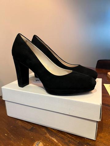 Zwarte suède hakken/pumps van Clarks (Kendra Sienna black) beschikbaar voor biedingen