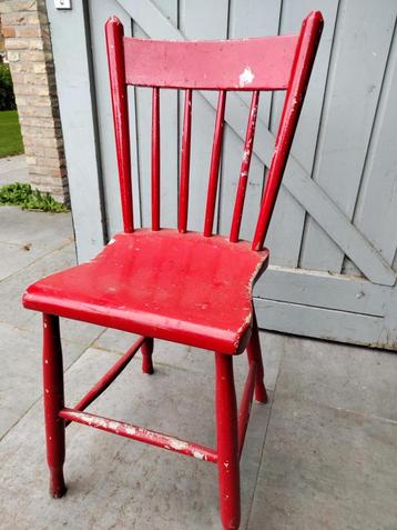 Houten rode stoel - Gratis beschikbaar voor biedingen