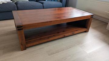 Houten Salontafel - Stijlvol & Robuust beschikbaar voor biedingen