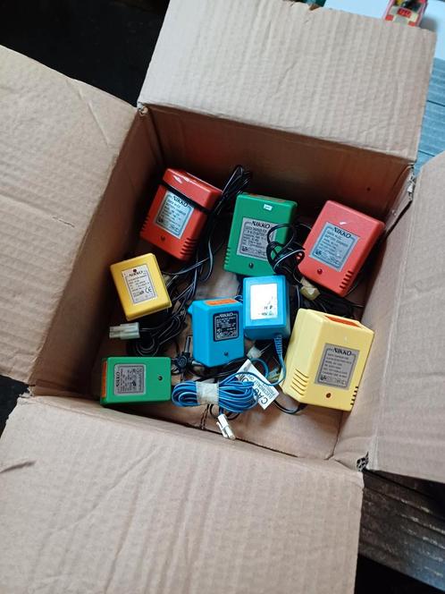 Doosje vol met vintage Nikko rc opladers, Hobby en Vrije tijd, Modelbouw | Radiografisch | Auto's, Gebruikt, Onderdeel, Elektro