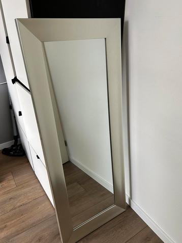 Spiegel champagne kleur beschikbaar voor biedingen