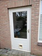 Witte buitendeur met glas en kattenluik, 80 tot 100 cm, Ophalen of Verzenden, Buitendeur, 200 tot 215 cm