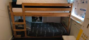 Solide Massief Houten Stapelbed.   i.z.g.st ! beschikbaar voor biedingen