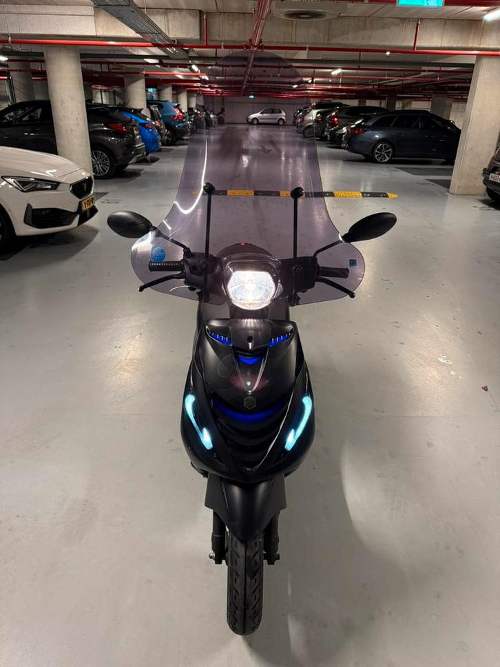 Piaggio Zip iGET – 2021 – 7.908 km – Mat Zwart, Fietsen en Brommers, Scooters | Piaggio, Zo goed als nieuw, Zip, Maximaal 25 km/u