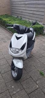 Peugeot vivacity brom, Fietsen en Brommers, Scooters | Peugeot, Ophalen, Tweetakt, Maximaal 45 km/u, Zo goed als nieuw