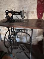Antieke trapnaaimachine - Phoenix, Ophalen