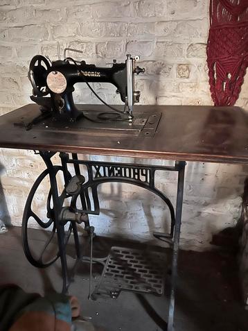 Antieke trapnaaimachine - Phoenix beschikbaar voor biedingen
