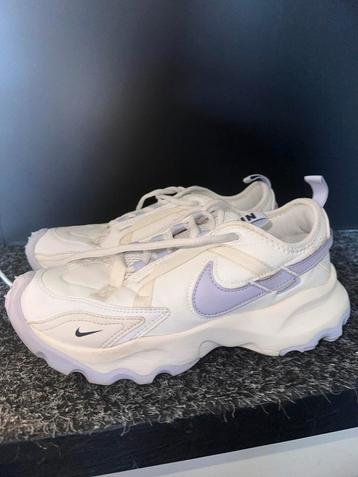 Nike schoenen dames beschikbaar voor biedingen
