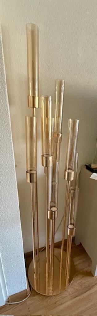 decoratieve messing kandelaar. beschikbaar voor biedingen