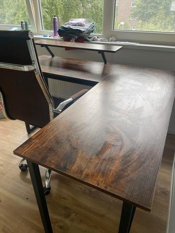 Bureau met Stoel - Zo Goed Als Nieuw beschikbaar voor biedingen