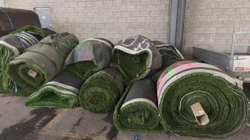Opruiming! Volle rollen gebruikt kunstgras! vanaf €4 per m2! beschikbaar voor biedingen