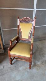 Rijk bewerkte notenhouten fauteuil, Ophalen