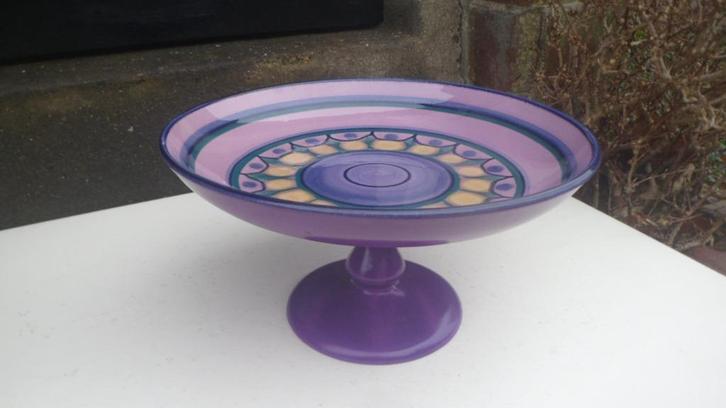 Schaal op voet FLORA Gouda Holland Lila, Tassa / Fruitschaal, Antiek en Kunst, Antiek | Keramiek en Aardewerk, Ophalen of Verzenden