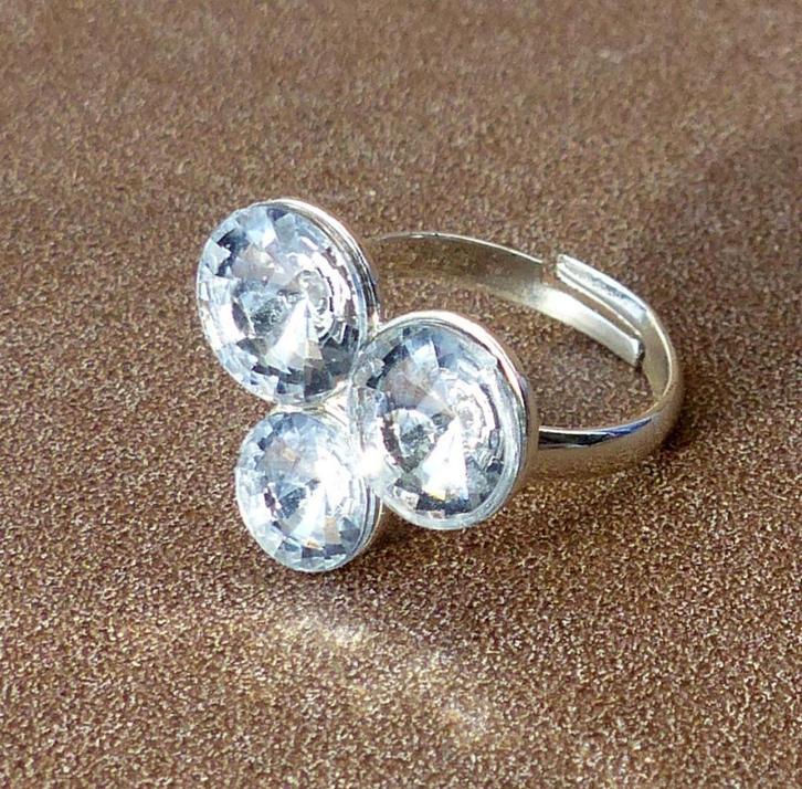 LBVYR ring strass zilverkleurig grote kunststof stenen, Sieraden, Tassen en Uiterlijk, Ringen, Gebruikt, Dame, 18 tot 19, Zilver