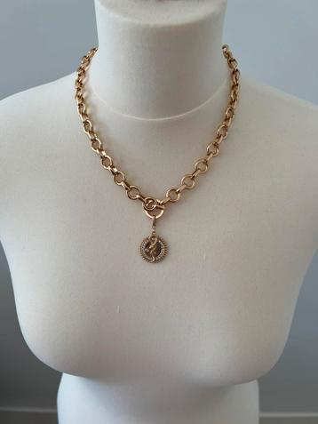 Ketting van Ipekyol (goud kleur) beschikbaar voor biedingen