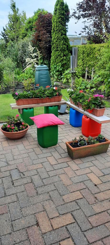 mooie vaten 20 liter te gebruiken  voor  een gezellig hoekje, Tuin en Terras, Bloembakken en Plantenbakken, Zo goed als nieuw