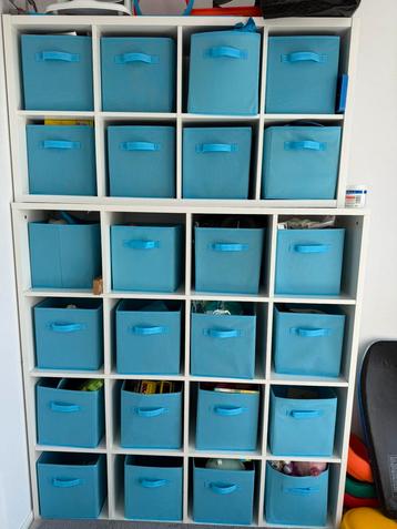 Opbergdozen blauw zo goed als nieuw beschikbaar voor biedingen