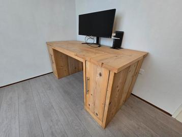 Steigerhouten Bureau. beschikbaar voor biedingen