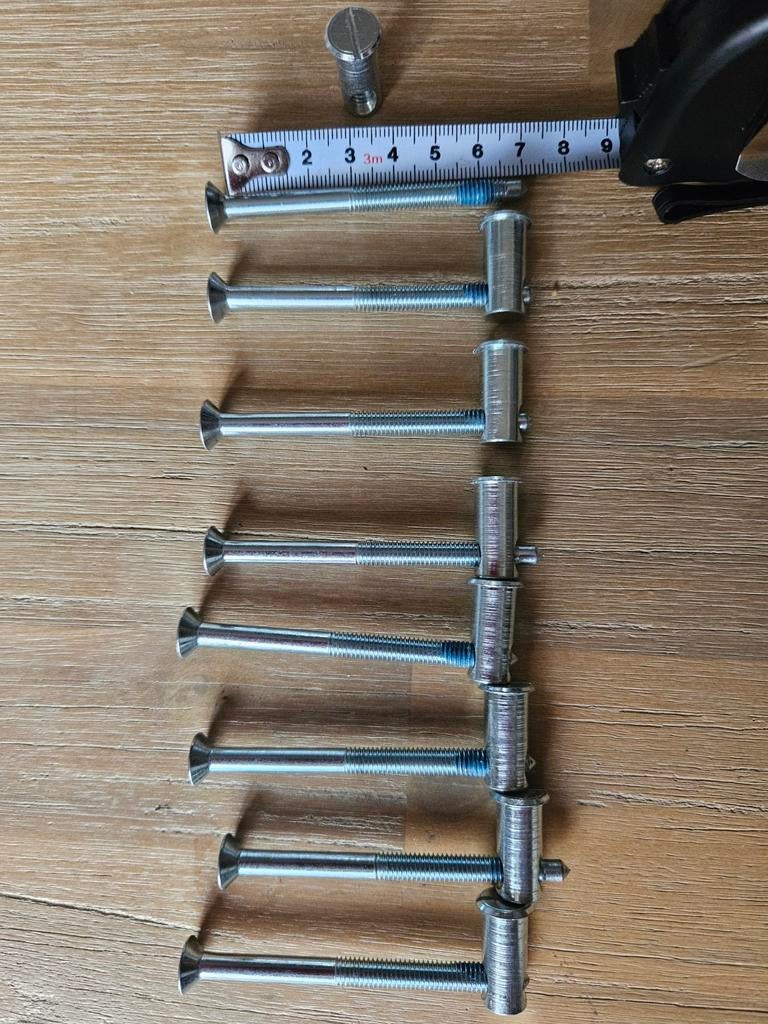 8 meubelschroeven 7 cm lang. Dikte 5 mm, Ophalen of Verzenden, Nieuw