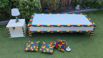 supergaaf LEGO DUPLO kinderbed met lampen en nachtkastje beschikbaar voor biedingen