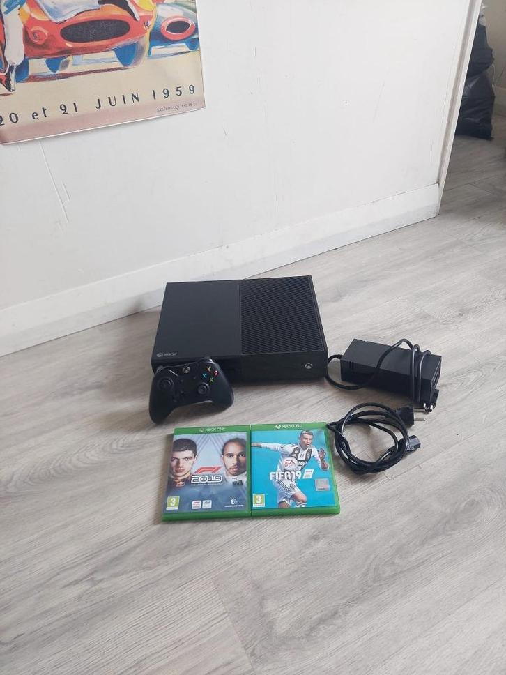 X Box One, Spelcomputers en Games, Spelcomputers | Xbox One, Zo goed als nieuw, Xbox One, 500 GB, Met 1 controller, Met games