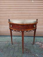 Halvemaan tafel mahonie met inleg en messing hekwerk., Ophalen