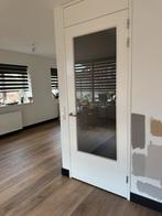 Svedex deur met raam incl scharnieren en klink enbovenplaat, Doe-het-zelf en Verbouw, Hang- en Sluitwerk, Ophalen, Zo goed als nieuw