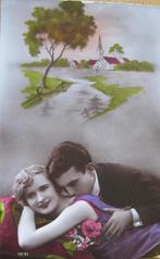 vintage kaart met kussend paartje met sloot en boom - 1932, Verzenden, 1920 tot 1940, Gelopen, Overige thema's