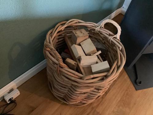 RIETEN MAND houtblokken of plaids, Huis en Inrichting, Woonaccessoires | Overige, Zo goed als nieuw, Ophalen