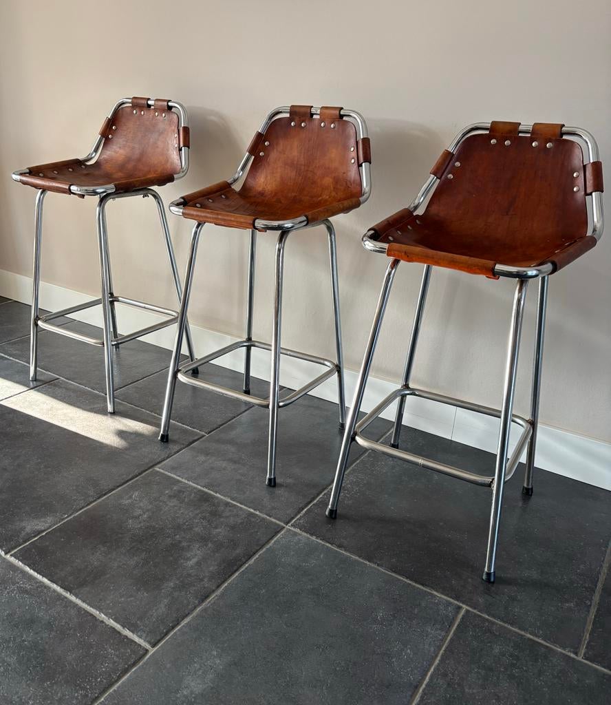 Drie Charlotte Perriand Les Arcs barkrukken vintage, Ophalen, Gebruikt, Met voetsteun, 90 cm of meer