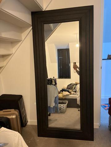 Unieke zwarte grote houten spiegel beschikbaar voor biedingen