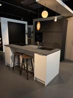 Complete eilandkeuken kvik showroom sale, Huis en Inrichting, Keuken | Complete keukens, Ophalen, Nieuw, Wit
