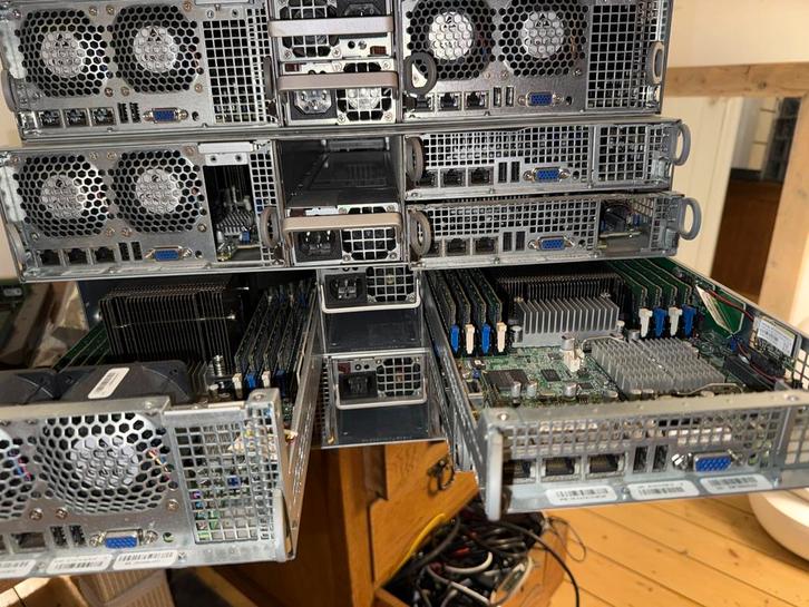 10 X9DRT-hf+ SMC Servers + 2 spares, POE switch, 640GB DDR3, Computers en Software, Servers, Refurbished, 2 tot 3 Ghz, 512 GB