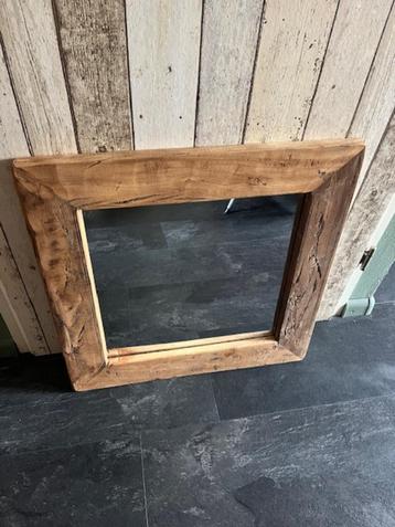 Vierkante spiegel 60x60 cm met lijst van oud hout, spiegels