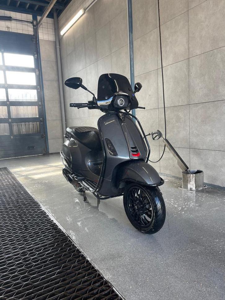 Vespa sprint 80cc, Fietsen en Brommers, Scooters | Vespa, Zo goed als nieuw, Benzine, Ophalen