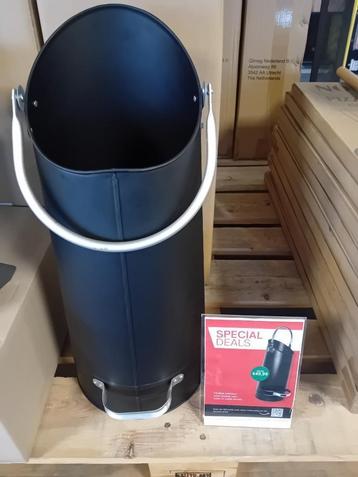 Pellet/kolen emmer beschikbaar voor biedingen