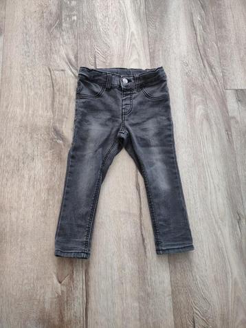 Prachtige zwarte spijkerbroek van Hema, maat 86. Denim jeans beschikbaar voor biedingen
