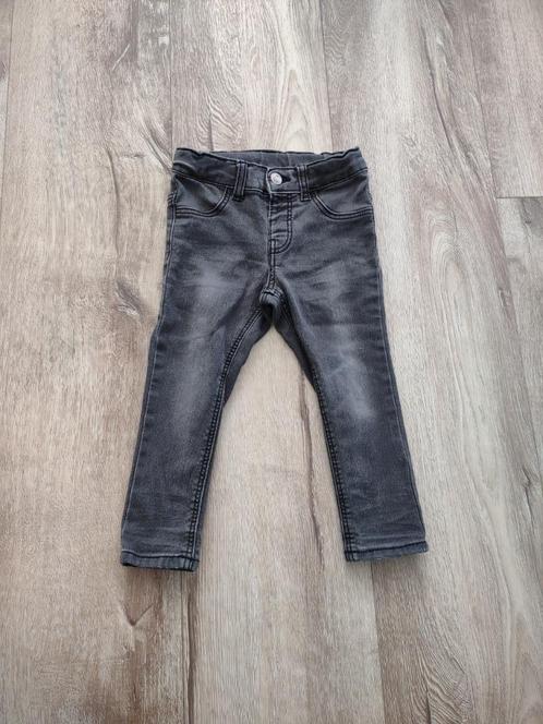 Prachtige zwarte spijkerbroek van Hema, maat 86. Denim jeans, Kinderen en Baby's, Babykleding | Maat 86, Zo goed als nieuw, Jongetje
