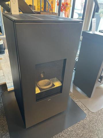 Saey Qubic 8 Pelletkachel Showroommodel nieuw beschikbaar voor biedingen