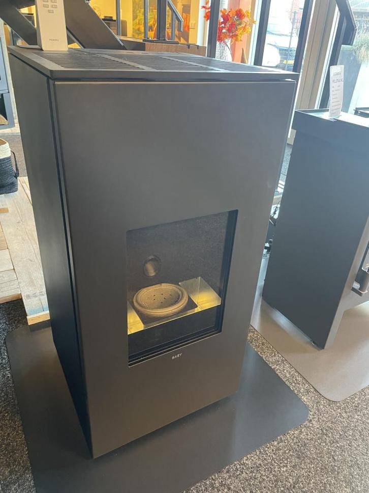 Saey Qubic 8 Pelletkachel Showroommodel nieuw, Huis en Inrichting, Kachels, Nieuw, Vrijstaand, Pelletkachel, Overige brandstoffen