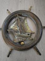 antiek zeilbootje in stuurwiel, Ophalen, Brons