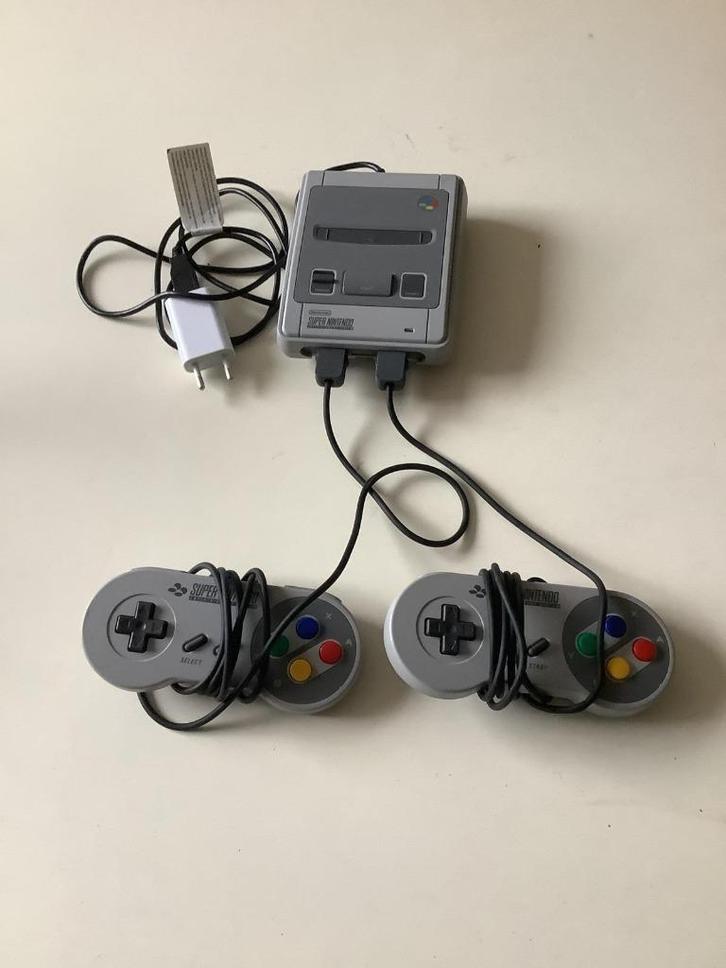 Super Nintendo mini, Spelcomputers en Games, Spelcomputers | Nintendo Super NES, Zo goed als nieuw, Met 2 controllers, Met games